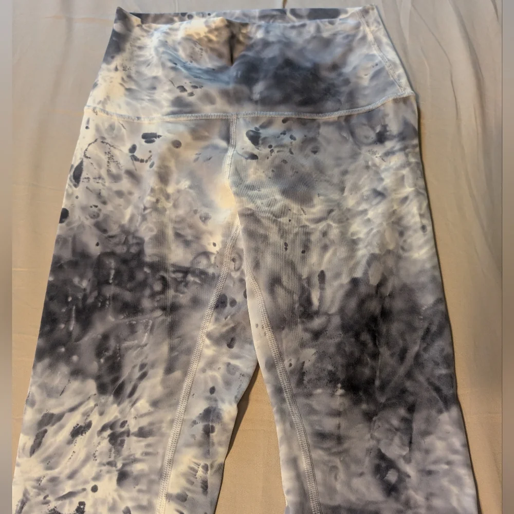 Lululemon Wunder Under High-Rise Tight 25" Luxtreme Size 2 Gray/White Tie Dye - Picture 5 of 9